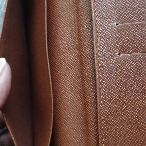 ✨️LOUIS VUITTON PORTE CARTES YEN MONOGRAM BI-FOLD WALLET - Picture 9 of 15